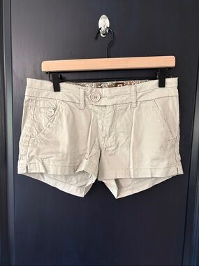 Freestyle Revolution khaki short shorts 98% Cotton Size 7 Juniors